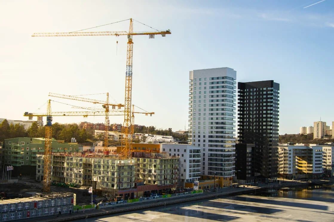 Tower cranes over a multi-storey residential development under construction